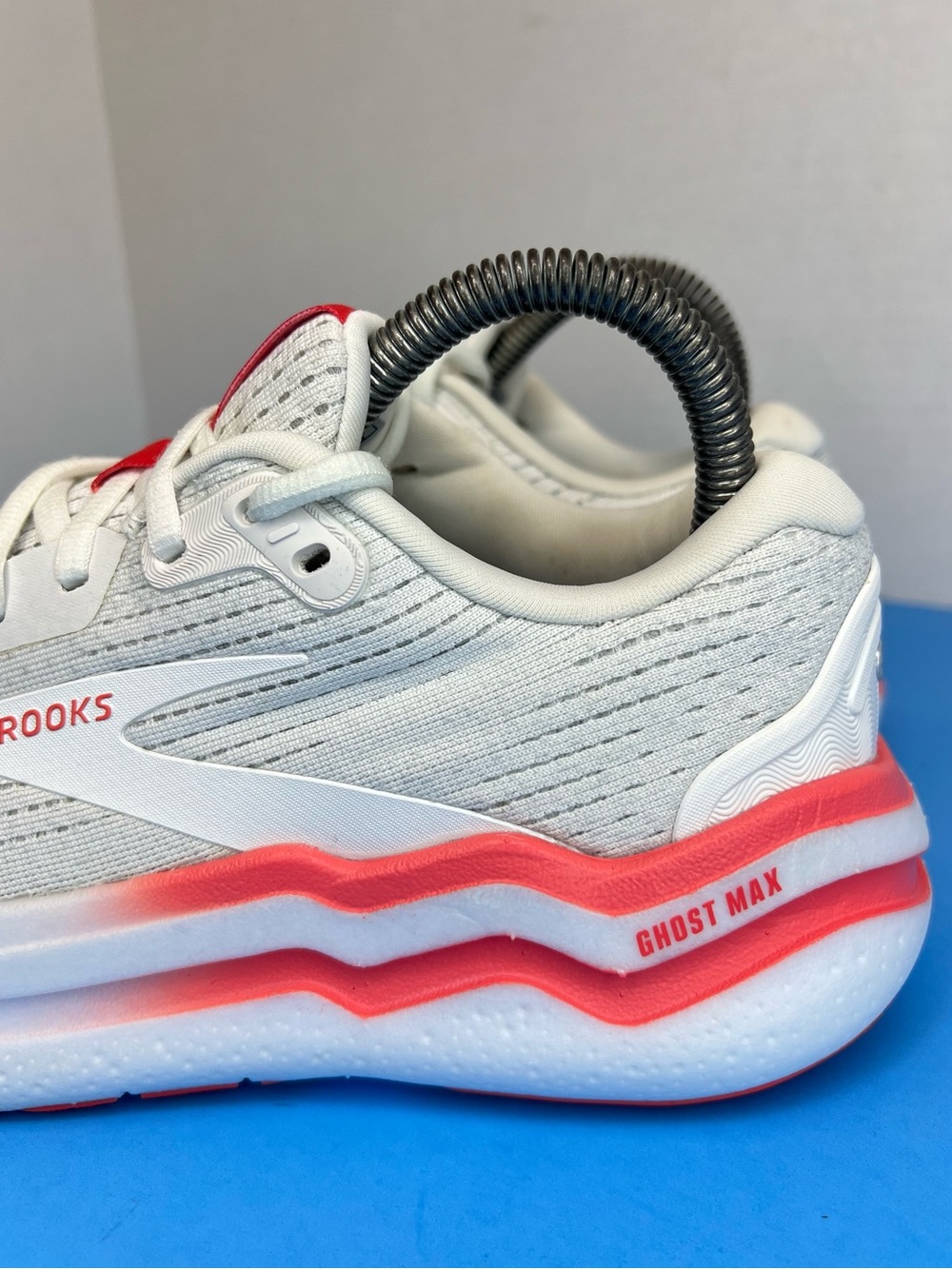 Brooks Ghost Max 2 Womens 6.5B White/Hot Coral Running Shoes 1204201B174 XLNT! - Picture 8 of 14